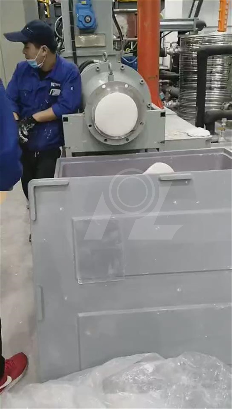 2，上料，捏合精煉
